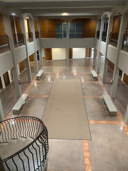 More Photos Of 598 Westwood Dr, Abilene Office For Lease