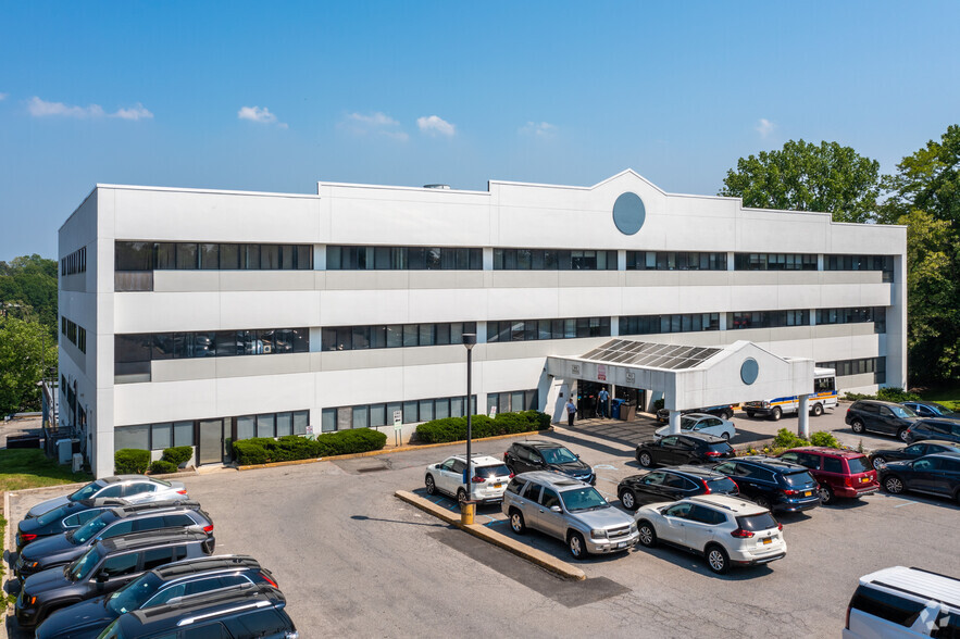 Primary Photo Of 970 N Broadway, Yonkers Medical For Lease