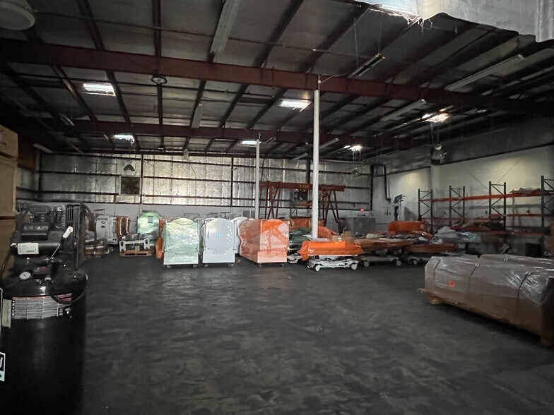 More Photos Of 3750 Prospect Ave, Riviera Beach Warehouse For Lease