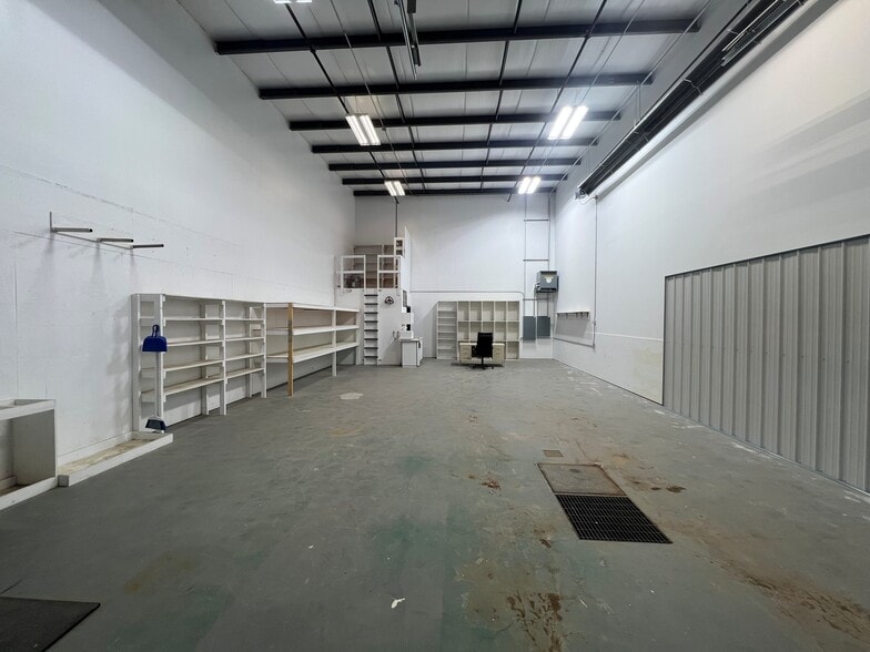 More Photos Of 5512 45th St, Leduc Warehouse For Lease