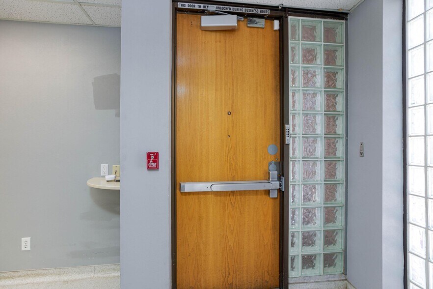 More Photos Of 872 E Sahara Ave, Las Vegas Medical For Lease