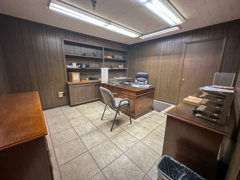 More Photos Of 101 Anvil St, Jacksonville Warehouse For Sale