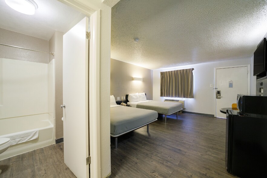 More Photos Of 5522 N Pan Am Expy, San Antonio Hotel For Sale