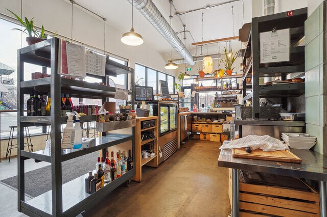 More Photos Of 751 Rue Jarry E, Montréal Fast Food For Sale