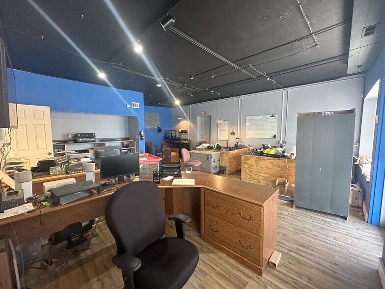 More Photos Of 2322-2324 O St, Lincoln Storefront For Sale