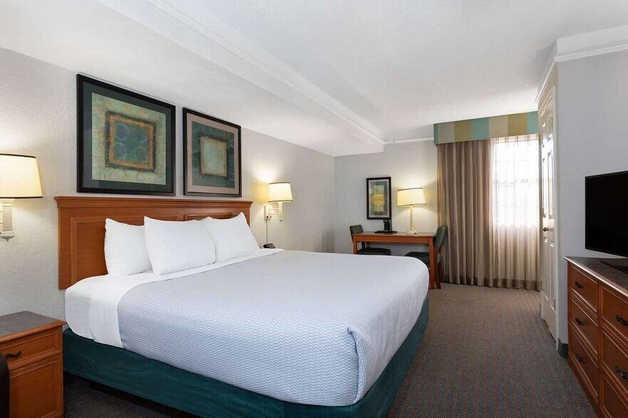 More Photos Of 7750 Davis Hwy, Pensacola Hotel For Sale
