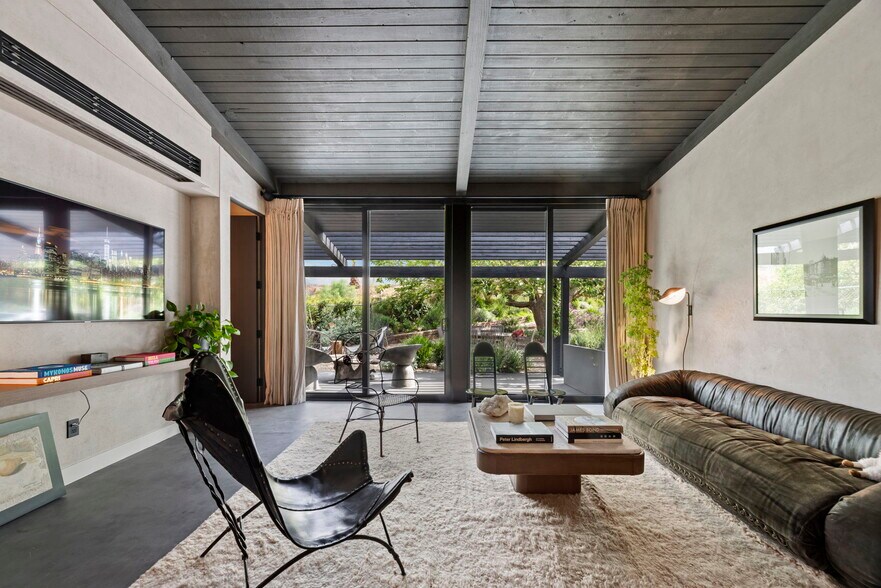 More Photos Of 29170 Heathercliff Rd, Malibu Office For Lease