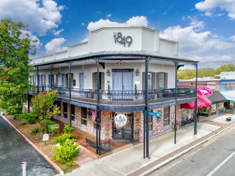 Primary Photo Of 152-170 S Main St, Boerne Storefront For Lease