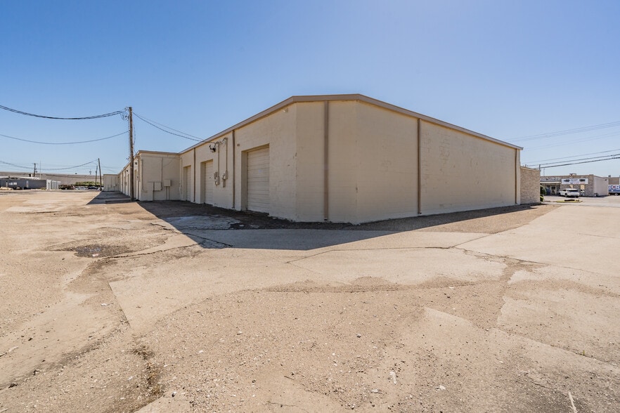 More Photos Of 3517-3557 Miller Park Dr, Garland Distribution For Sale