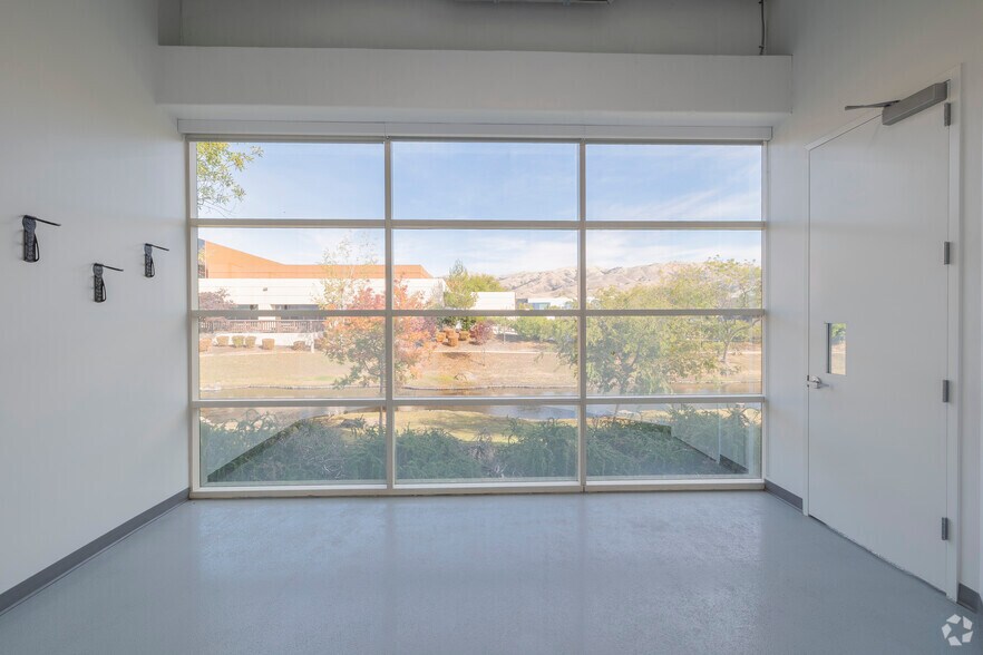 More Photos Of 47200 Bayside Pky, Fremont Flex For Sale