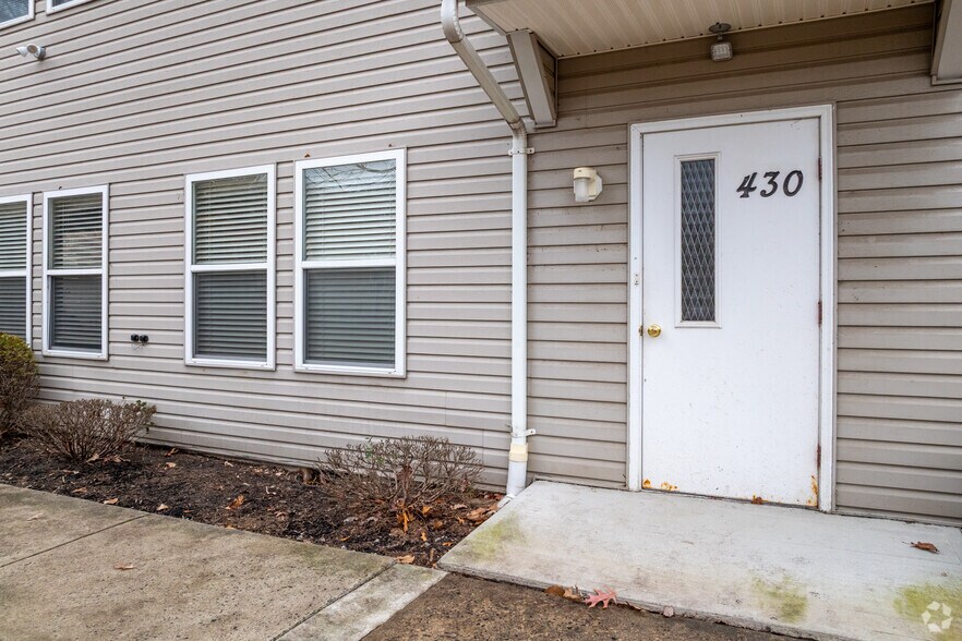 More Photos Of 430 Bridge Plaza Dr, Manalapan Township Medical For Sale