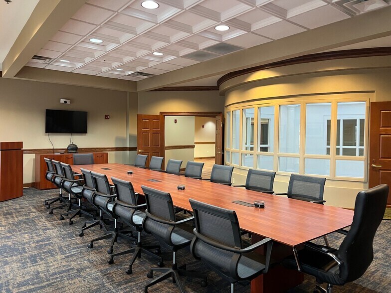 More Photos Of 6501 Kingston Pike, Knoxville Bank For Lease