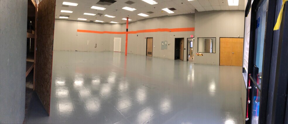 More Photos Of 302-376 NE 219th Ave, Gresham Light Manufacturing For Lease