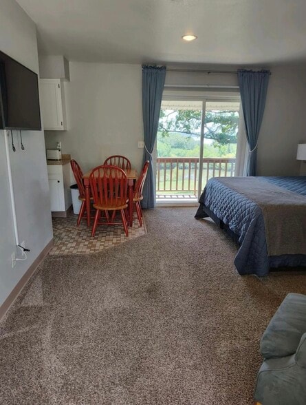 More Photos Of Lake Road 254-15, Wheatland Hotel For Sale