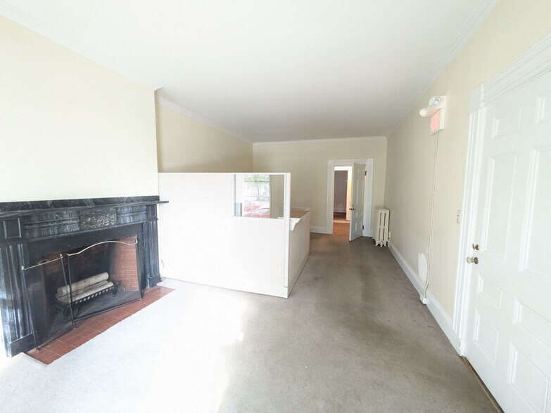 More Photos Of 44 Penobscot St, Bangor Apartments For Lease