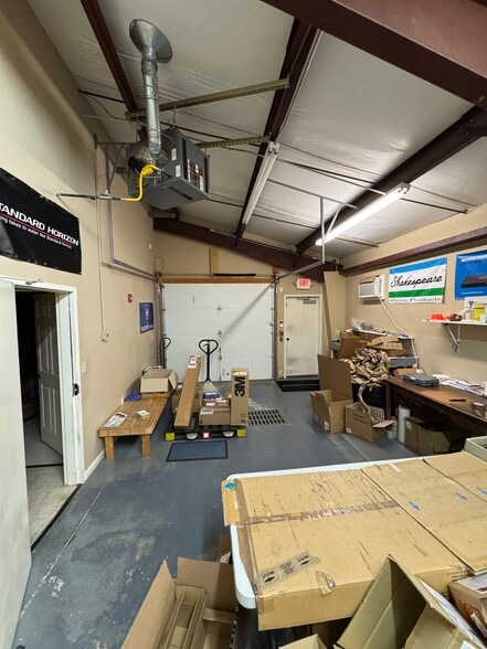 More Photos Of 442 Cadillac Pky, Dallas Flex For Lease