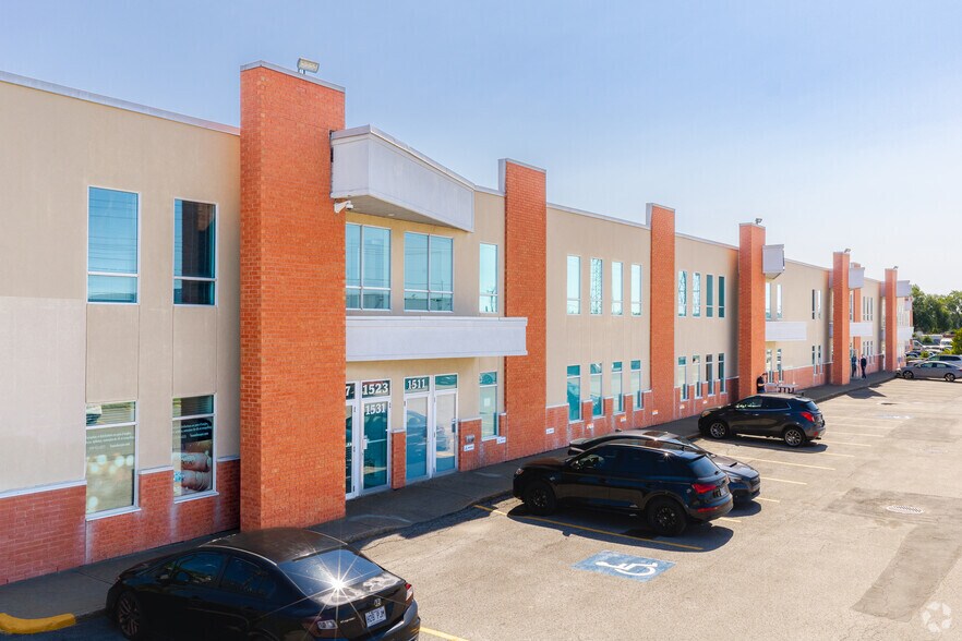 More Photos Of 1415-1531 St Berlier, Laval Warehouse For Lease