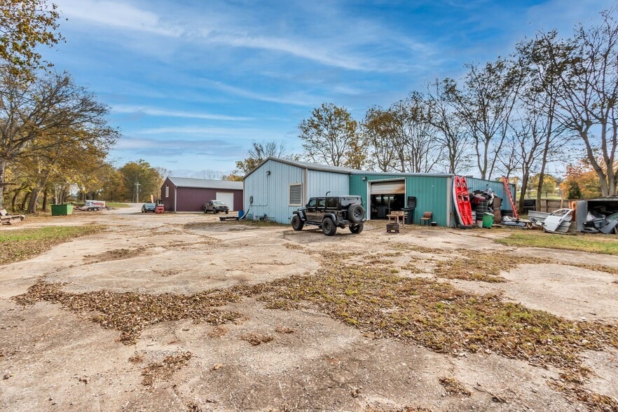 More Photos Of 6522 Polk Ln, Columbia Auto Repair For Sale