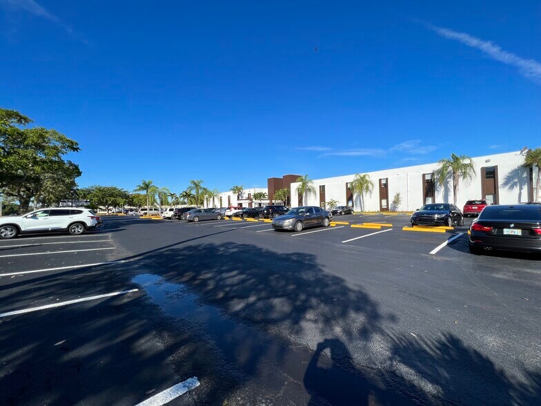 More Photos Of 8333 W McNab Rd, Tamarac Medical For Lease