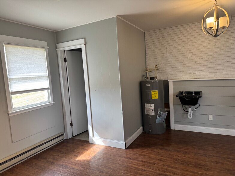 More Photos Of 1112 E Railroad St, Sandwich Medical For Lease