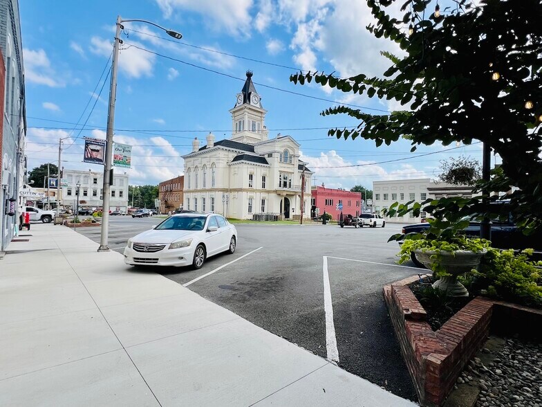 More Photos Of 414 Public Sq, Columbia Office For Sale