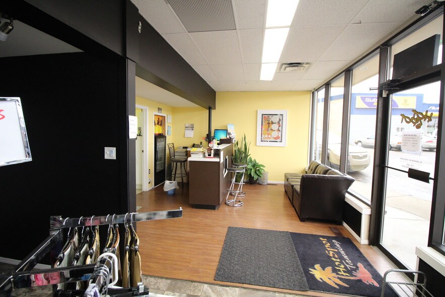 More Photos Of 126 Mayor Magrath Dr N, Lethbridge Storefront For Lease