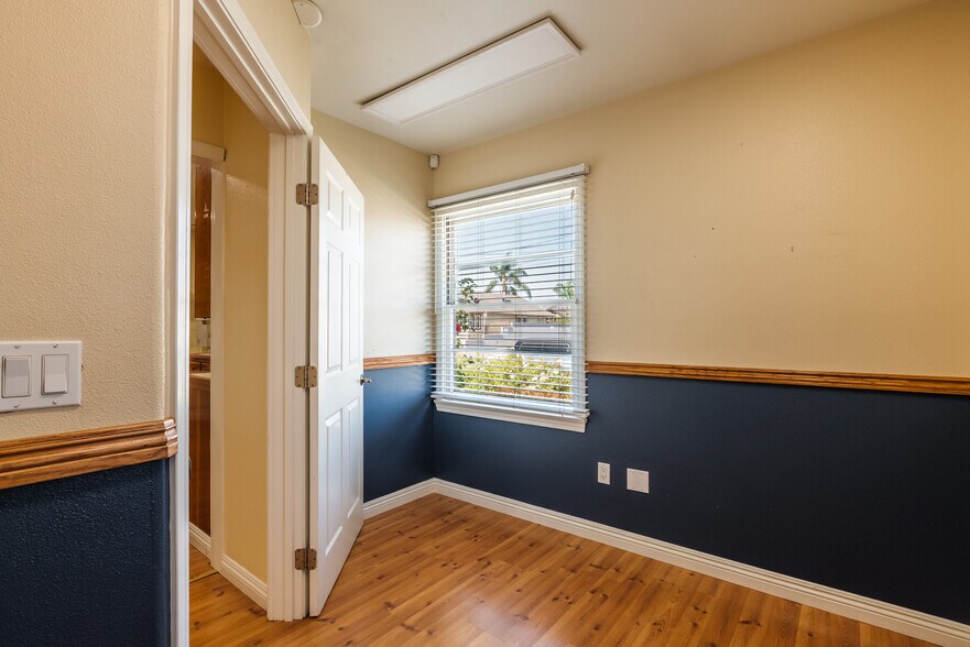 More Photos Of 19361 Beach Blvd, Huntington Beach Medical For Lease