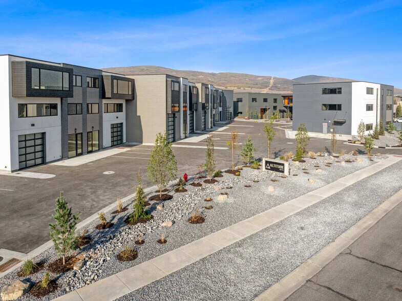 More Photos Of 4123 Forestdale Dr, Park City Showroom For Sale