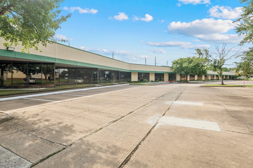 More Photos Of 11200-11248 Wilcrest Green Dr, Houston Unknown For Lease