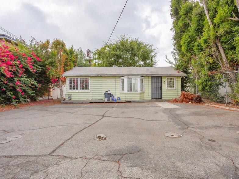 More Photos Of 10746 Magnolia Blvd, North Hollywood Medical For Sale