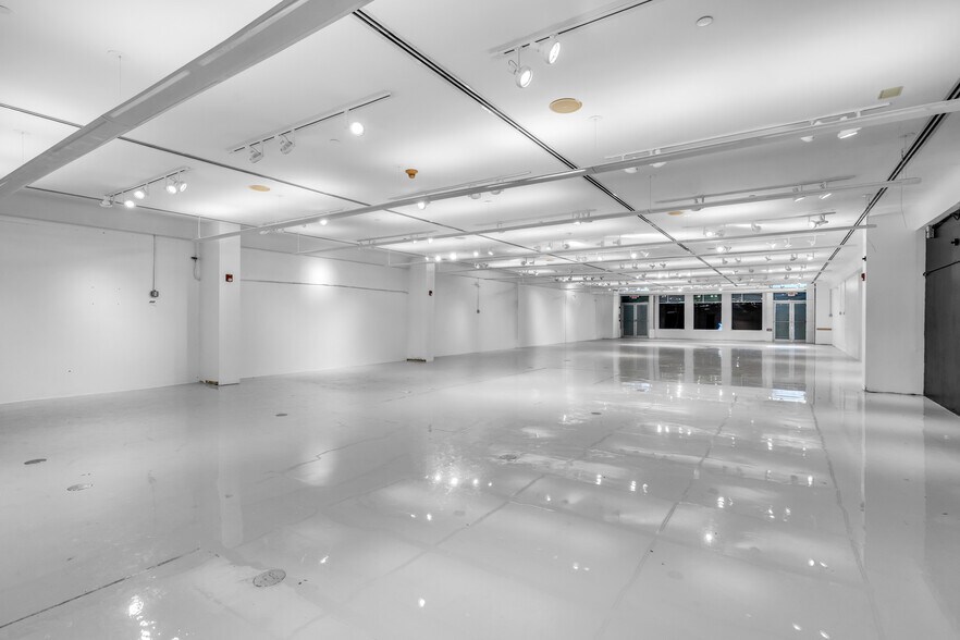 More Photos Of 721 Collins Ave, Miami Beach Storefront For Sale