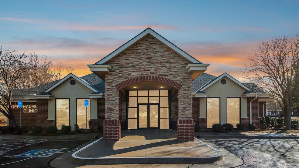 Primary Photo Of 2201 Mckown Dr, Norman Medical For Sale