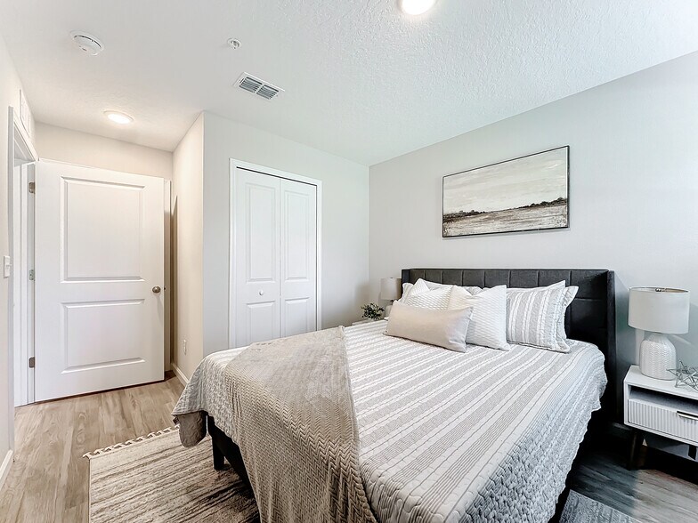 More Photos Of 6421 Breezy Oaks Way, Jacksonville Apartments For Sale