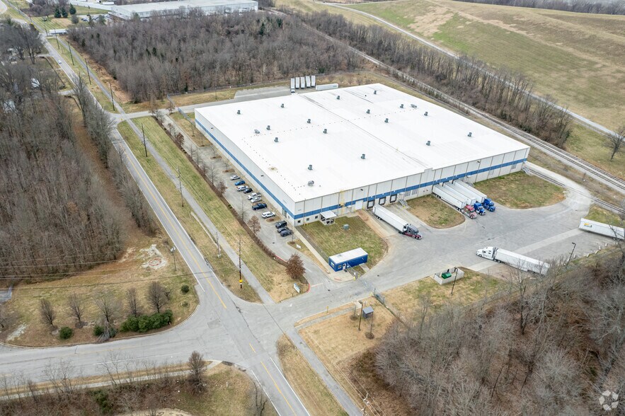 More Photos Of 5600 Cane Run Rd, Louisville Distribution For Lease