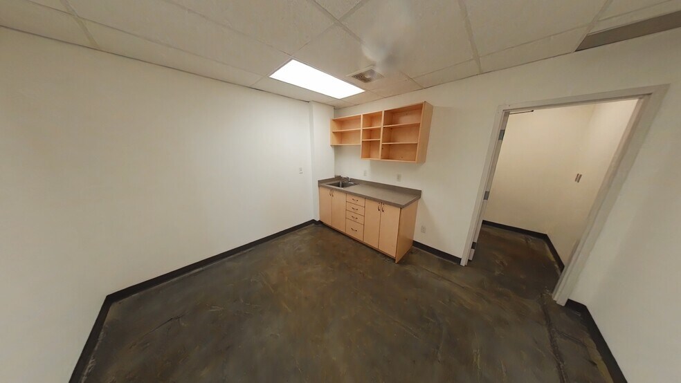 More Photos Of 106 Queensland Cres Bay #150, Red Deer County Light Distribution For Lease