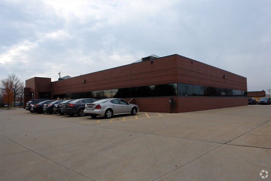 More Photos Of 17717 Masonic Blvd, Fraser Office For Sale