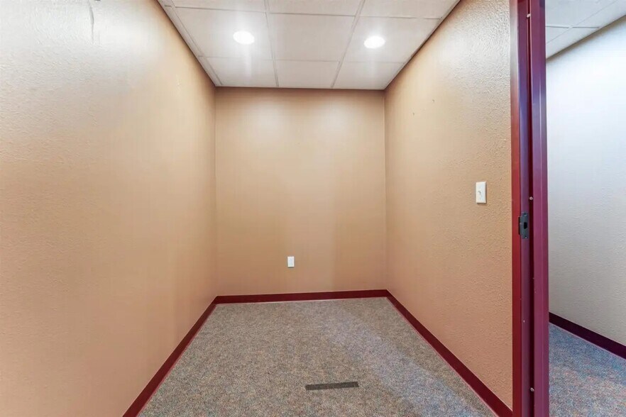 More Photos Of 180 Knights Way, Fond Du Lac Medical For Sale