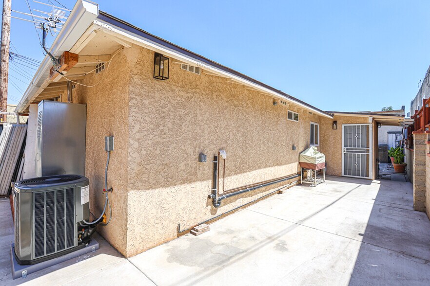 More Photos Of 2117-2119 E 7th St, Long Beach Storefront Retail Residential For Sale