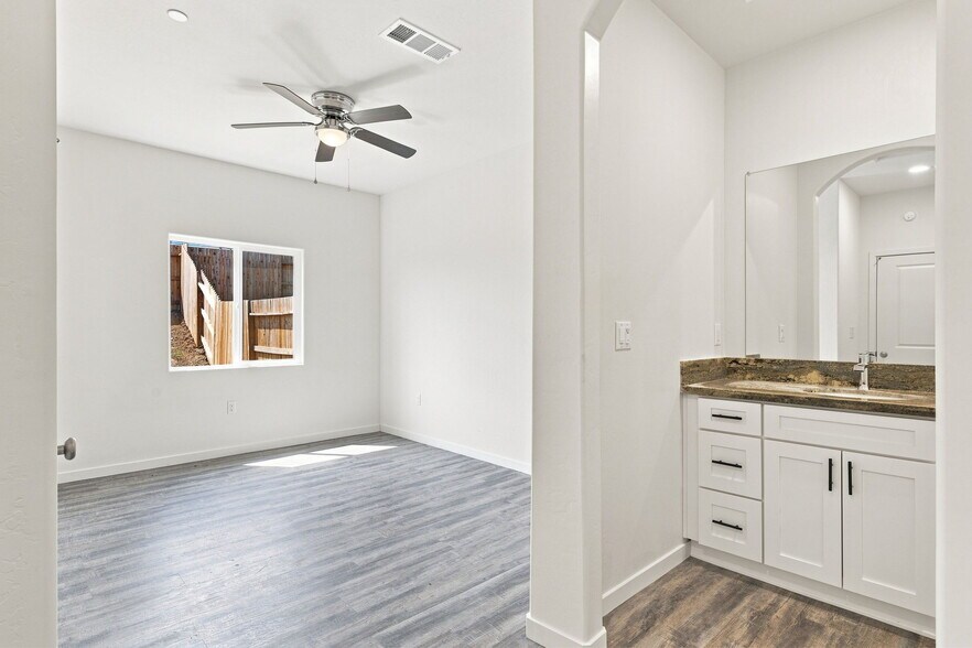 More Photos Of 9121 Prometheus Dr, Bakersfield Apartments For Sale