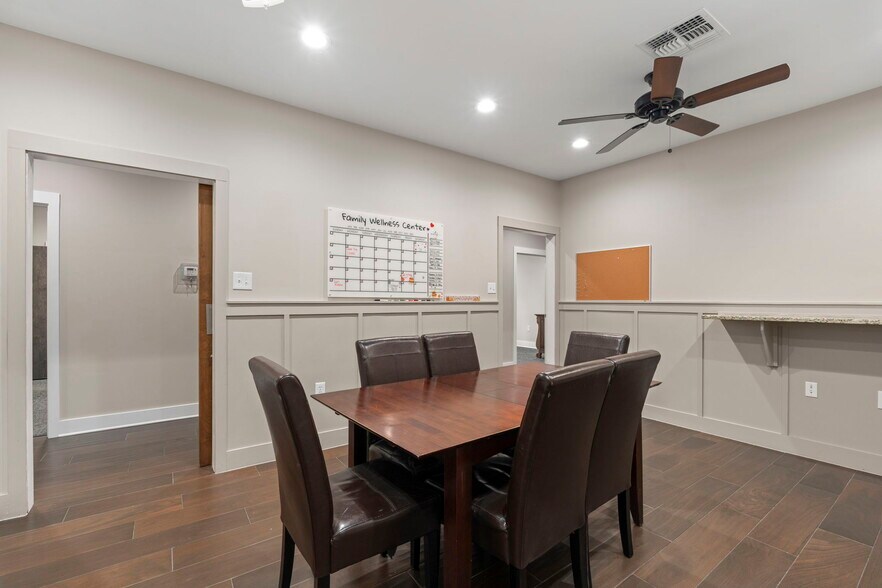 More Photos Of 9518 Tioga Dr, San Antonio Office For Sale