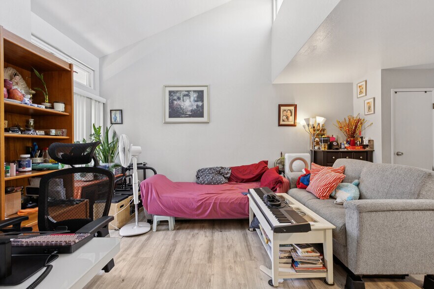 More Photos Of 1411 Oxford St, Redwood City Apartments For Sale