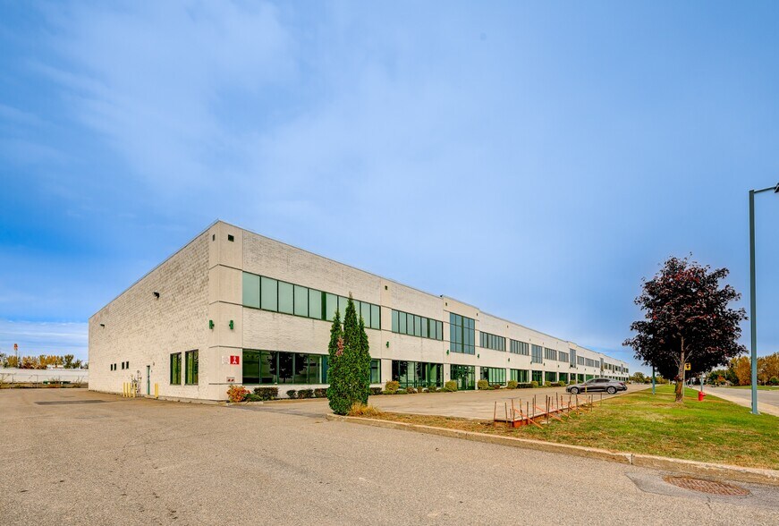 More Photos Of 155-245 Av Avro, Pointe-claire Warehouse For Lease