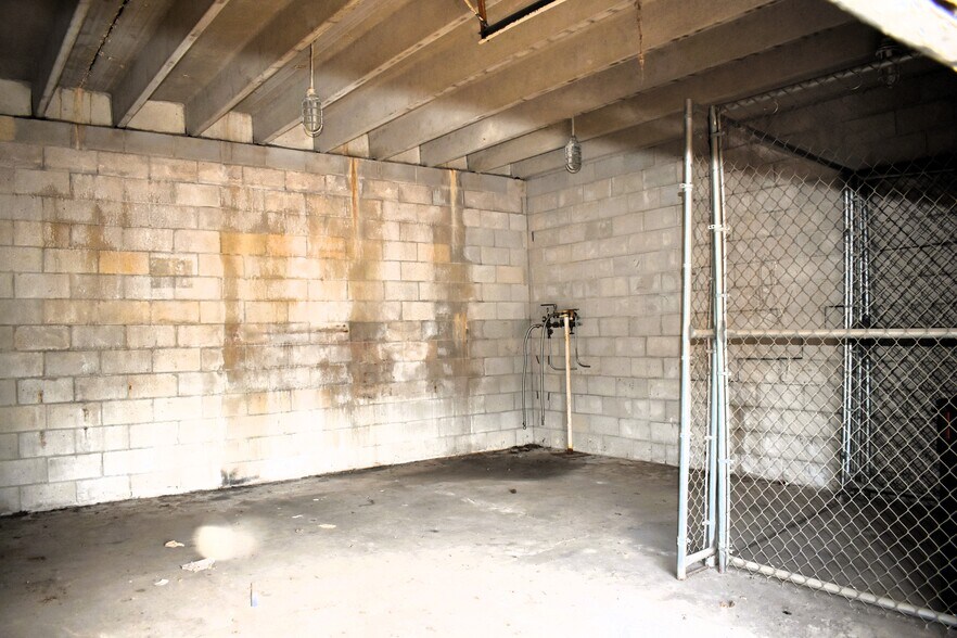 More Photos Of 710 N Perry St, Montgomery Industrial For Lease