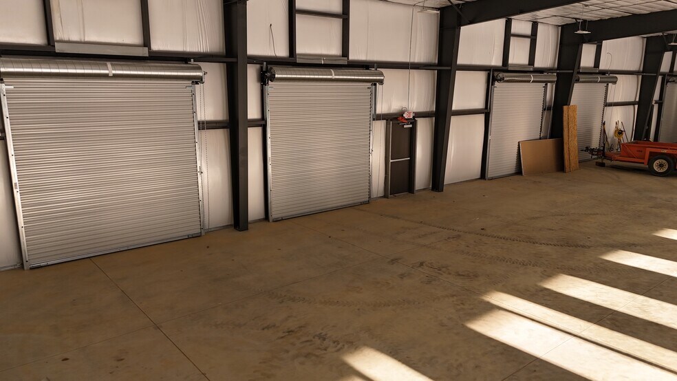 More Photos Of 94 Worldwide Dr, Dawsonville Light Distribution For Lease