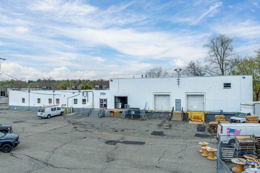 More Photos Of 110-120 Stergis Way, Dedham Research And Development For Lease