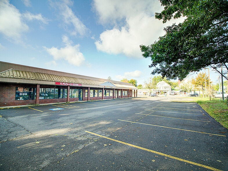 More Photos Of 1647 Whitney Ave, Hamden Bank For Lease