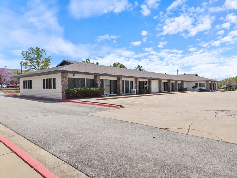 More Photos Of 2003 SE Walton Blvd, Bentonville Unknown For Lease