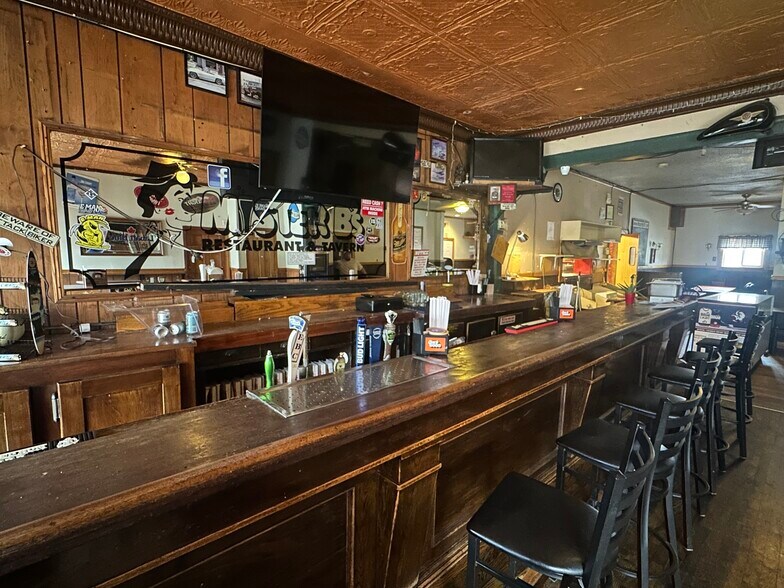 More Photos Of 2201 Hyde Park Blvd, Niagara Falls Restaurant For Sale