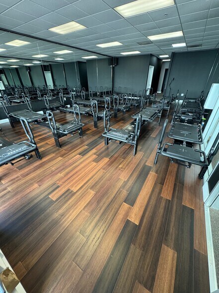 More Photos Of 250 Main St, San Mateo General Retail For Lease