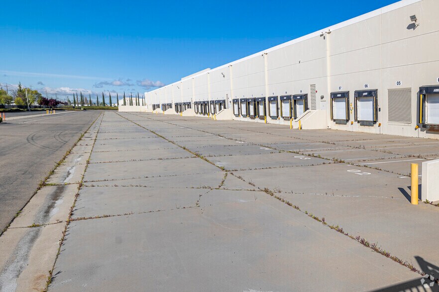 More Photos Of 1909 Zephyr St, Stockton Distribution For Lease